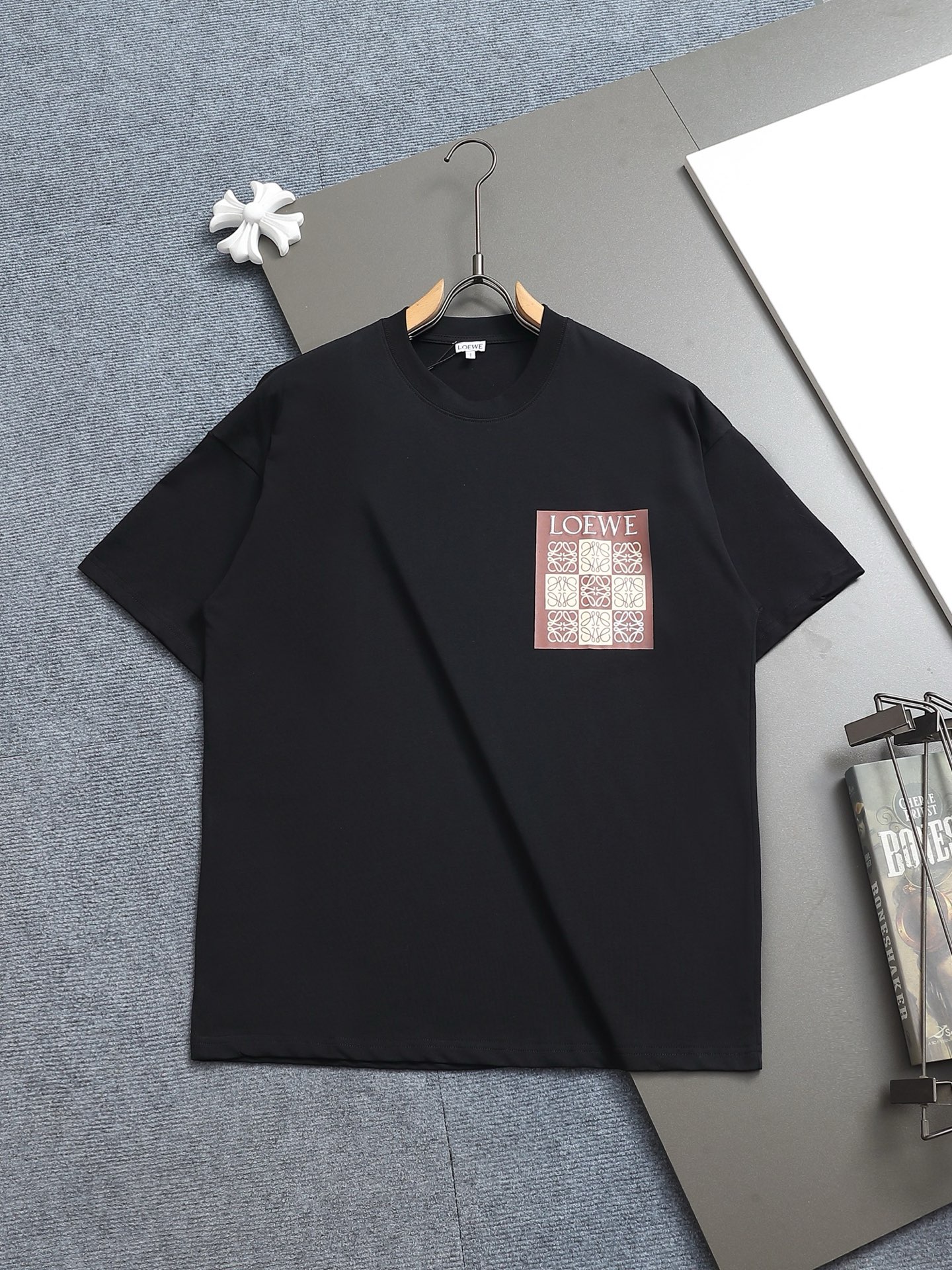 【LOEWE 公式旗艦店】（ロエベ）半袖Tシャツ、ご好評に付き再入荷！