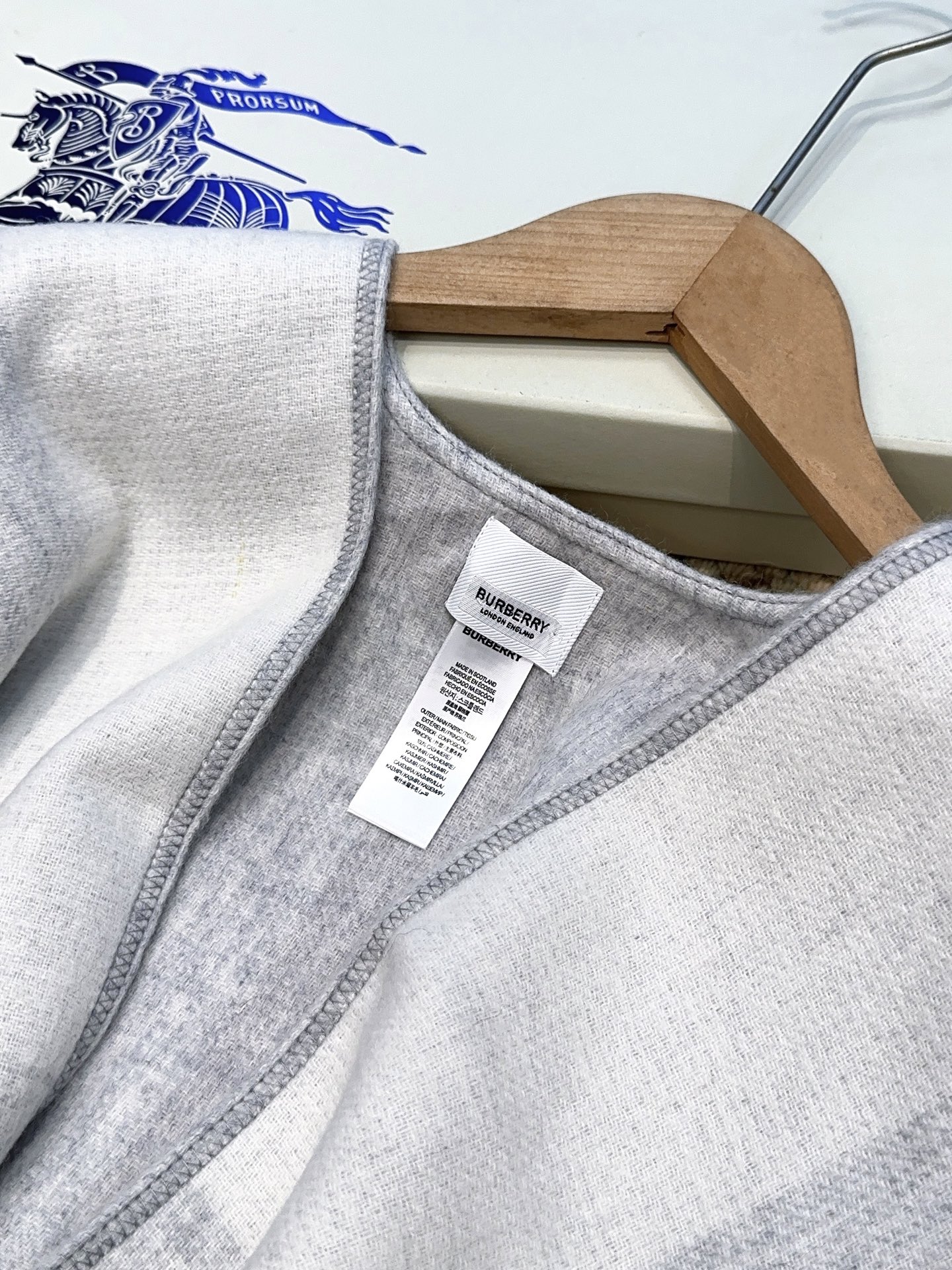 【BURBERRY旗艦店】バーバリー マント ショール ご好評に付き再入荷！