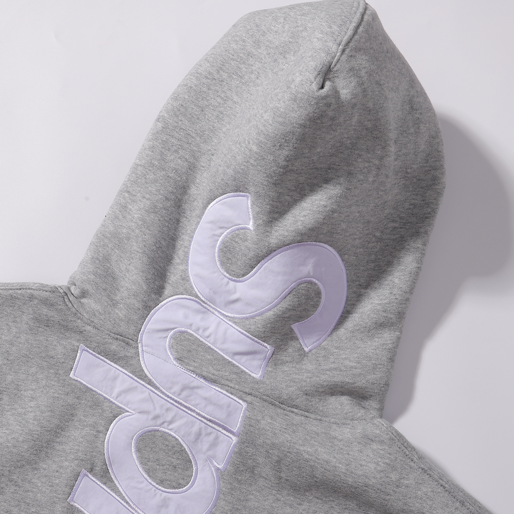 【SUPREME】刺繍パーカー