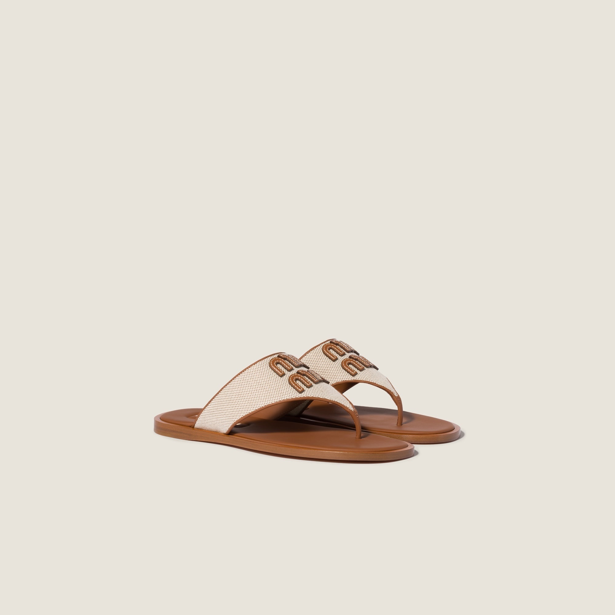 *MIUMIU*トングサンダル ロゴ入 レザーミュール