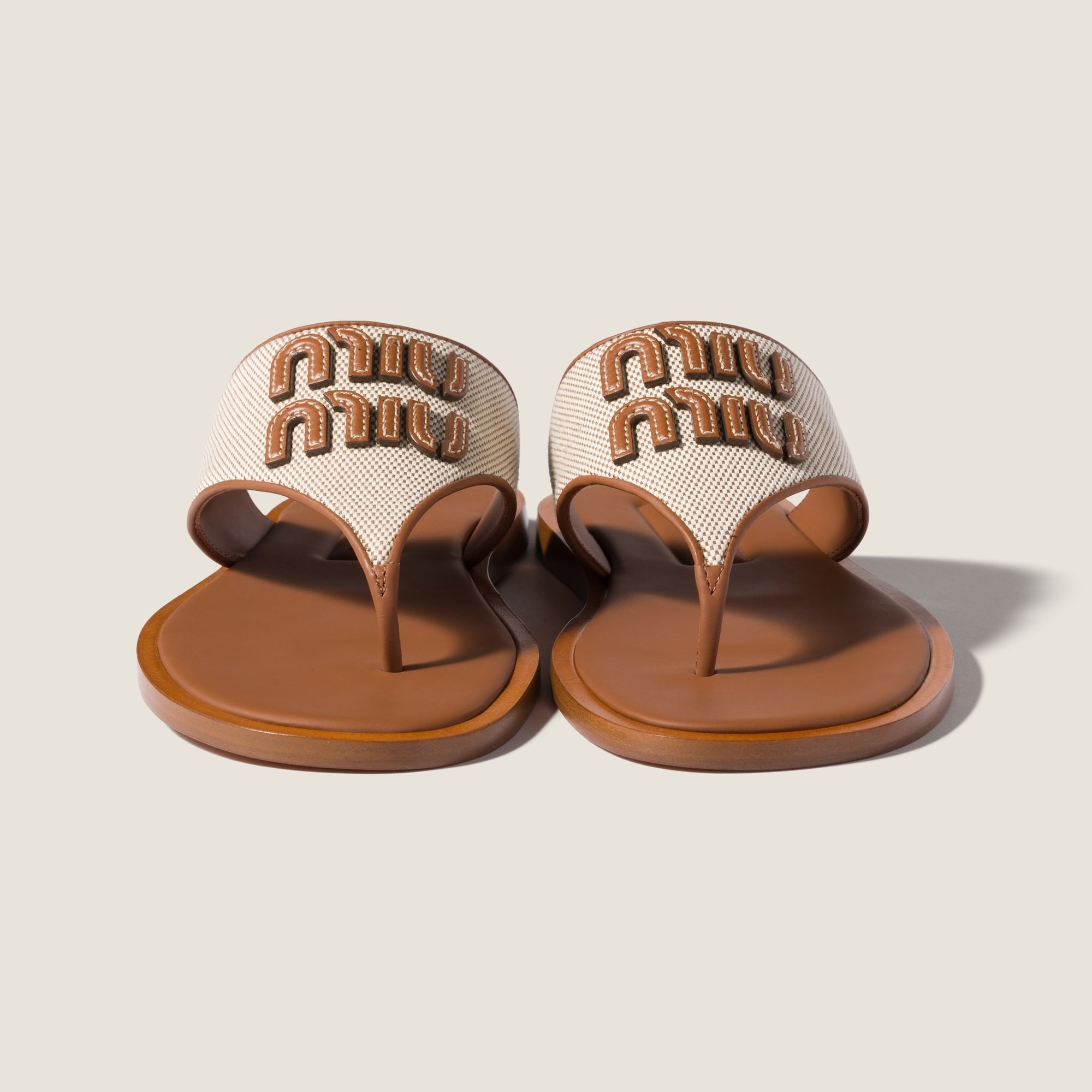 *MIUMIU*トングサンダル ロゴ入 レザーミュール
