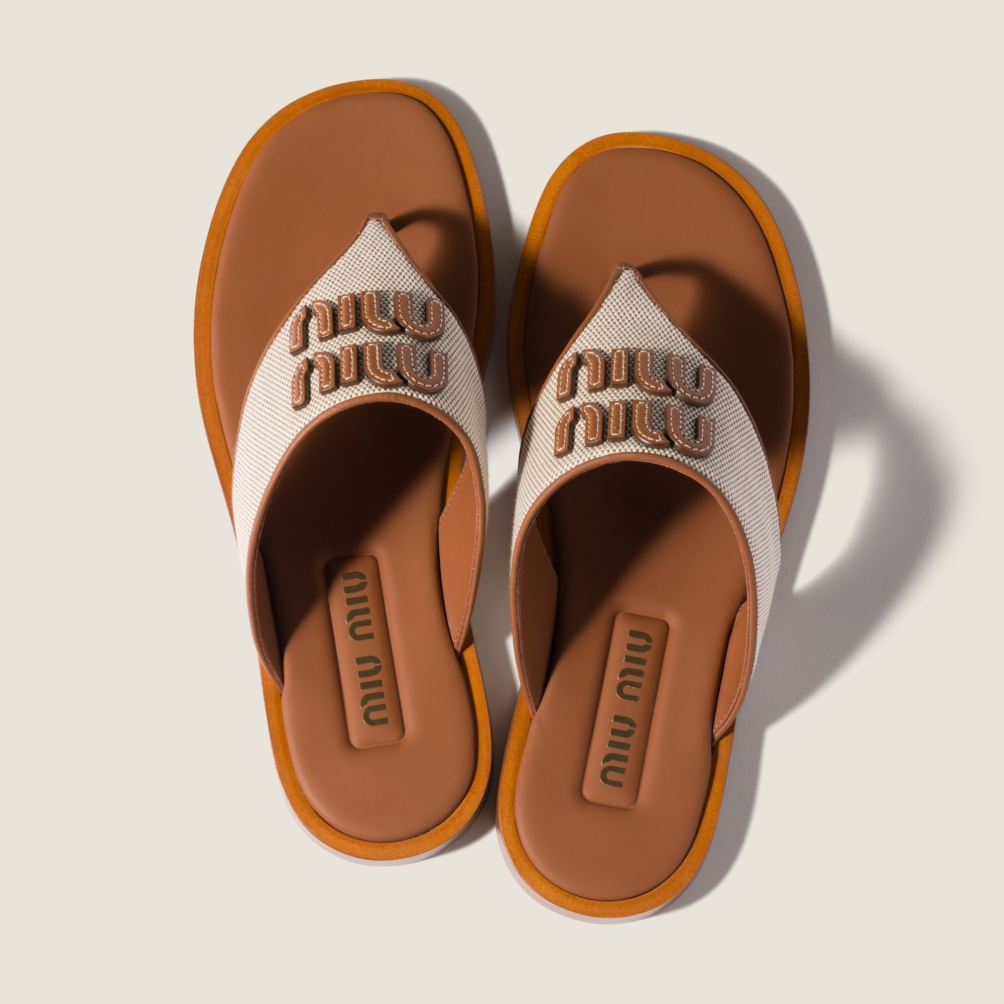 *MIUMIU*トングサンダル ロゴ入 レザーミュール