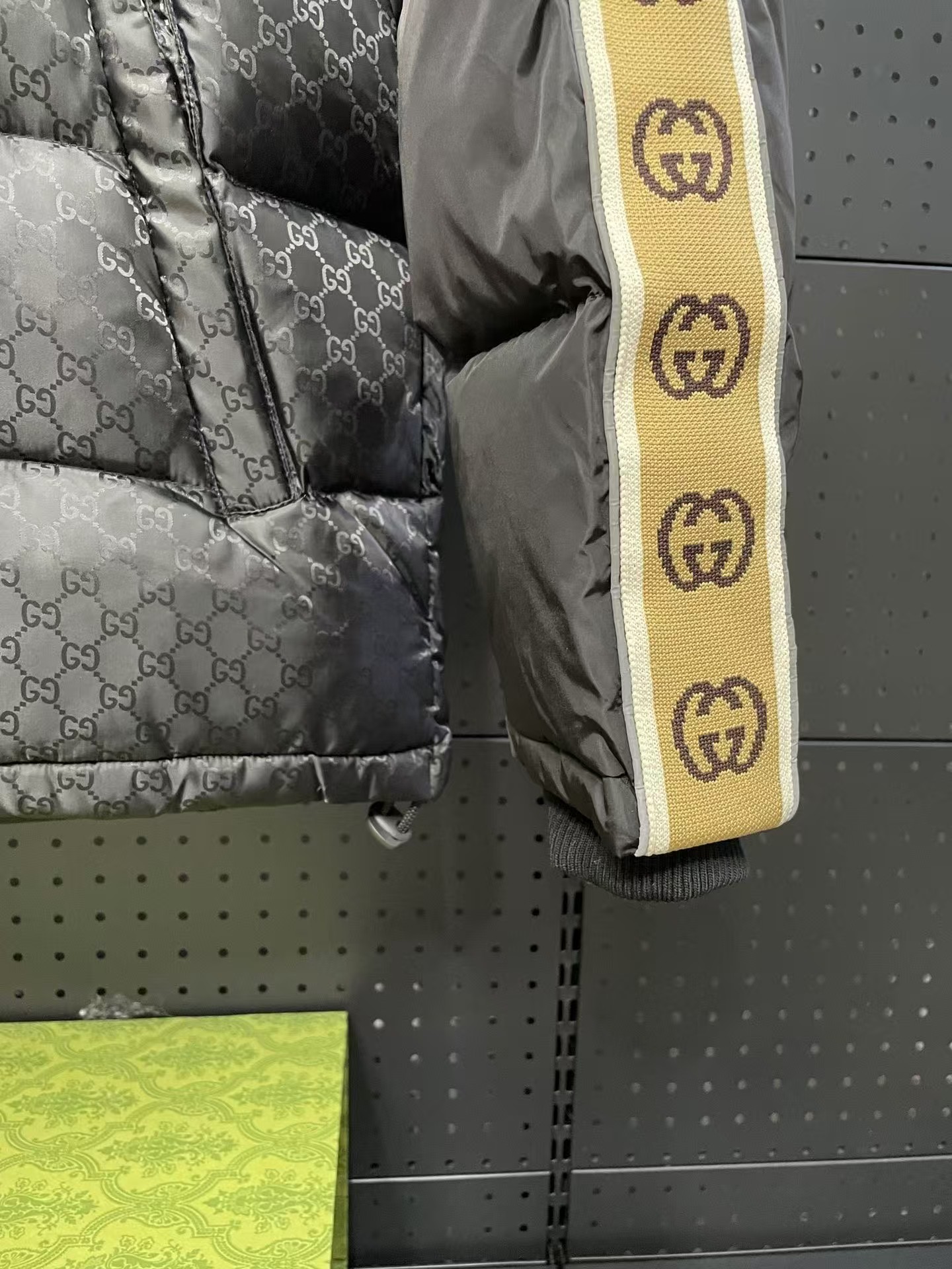 【Gucci公式 旗艦店】（グッチ）ダウンジャケット、ご好評に付き再入荷！-BRAND OFF
