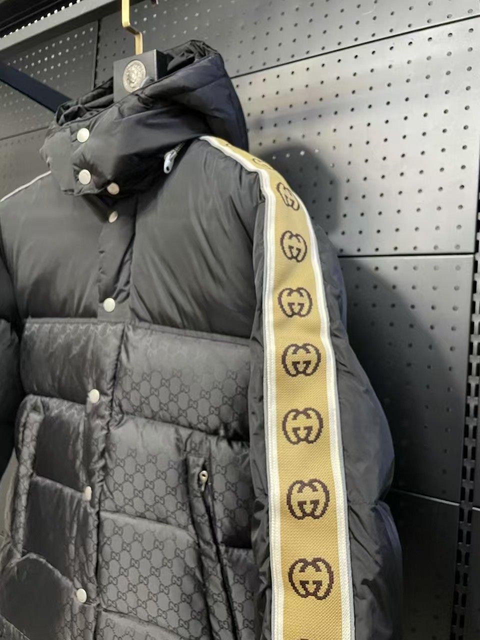 【Gucci公式 旗艦店】（グッチ）ダウンジャケット、ご好評に付き再入荷！-BRAND OFF