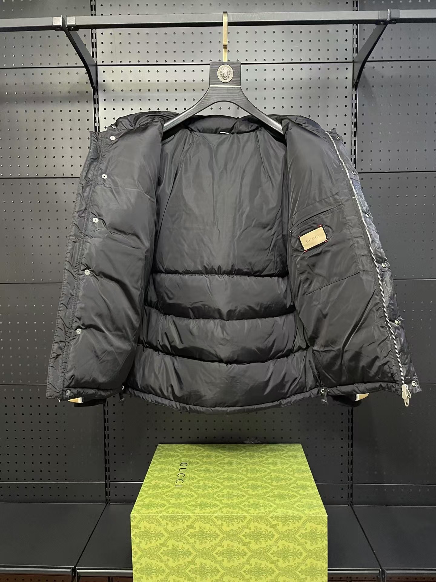 【Gucci公式 旗艦店】（グッチ）ダウンジャケット、ご好評に付き再入荷！-BRAND OFF