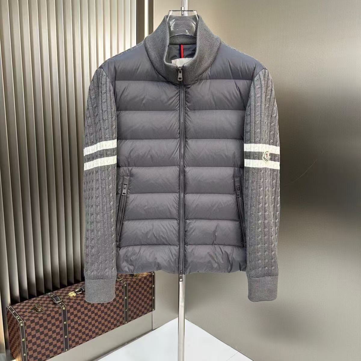【Moncler】モンクレール 2025 スタンドカラーニットウールパッチワークダウンジャケット-BRAND OFF