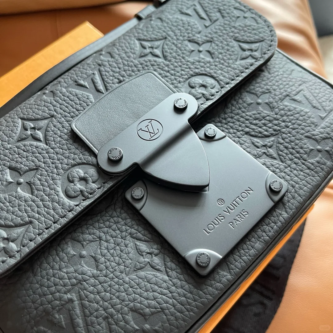 LOUIS VUITTON LVメンズバッグ06-BRAND OFF