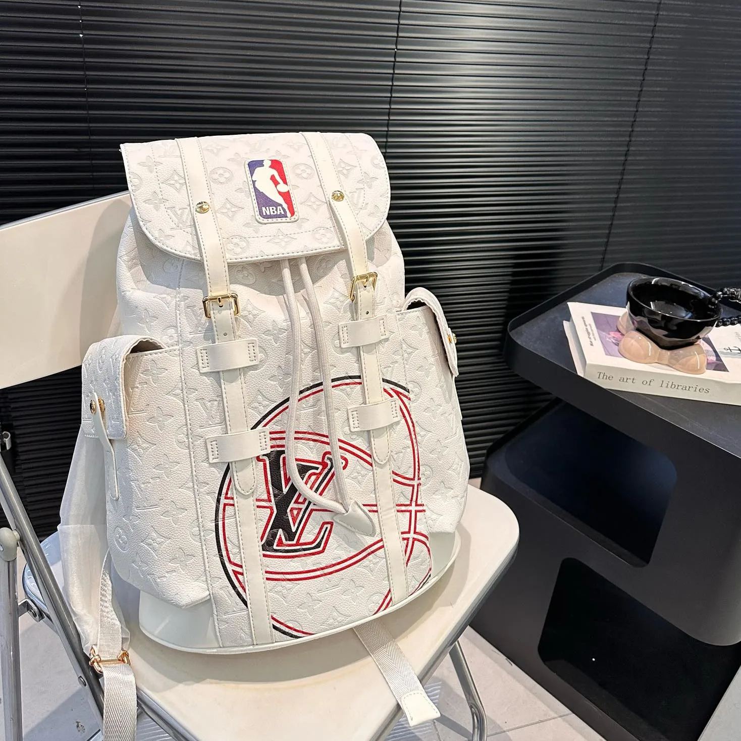 ◇Louis Vuitton◇ 春先に向けた最新スタイルのバックパック-BRAND OFF