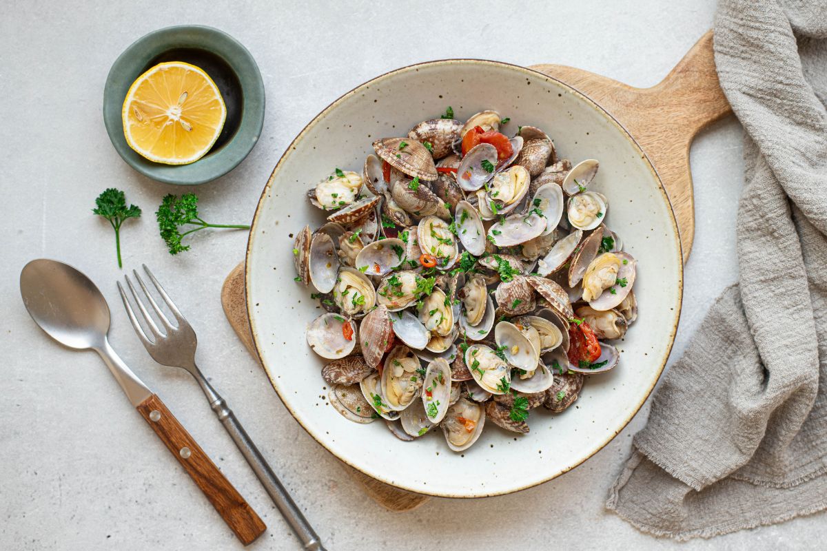 Creamy Garlic Butter Clams