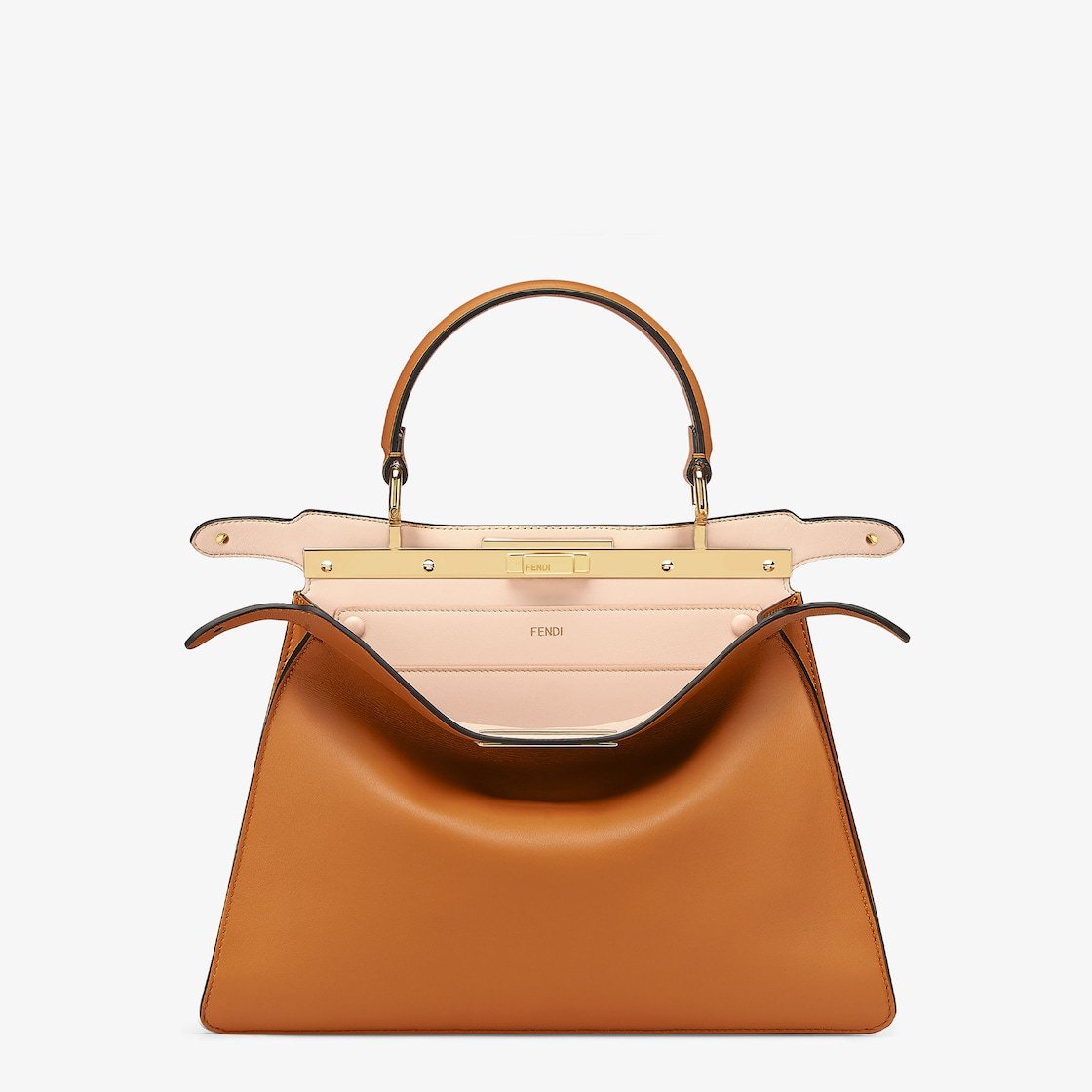 【FENDI】大人気の雑誌に登場！大政絢さん愛用の新作バッグ、ピーカブー アイシーユー ミディアムレザーバッグが登場しました！
