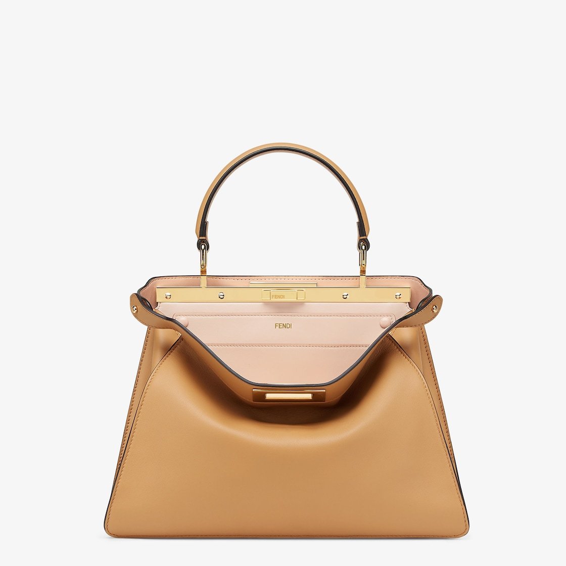 【FENDI】大人気の雑誌に登場！大政絢さん愛用の新作バッグ、ピーカブー アイシーユー ミディアムレザーバッグが登場しました！