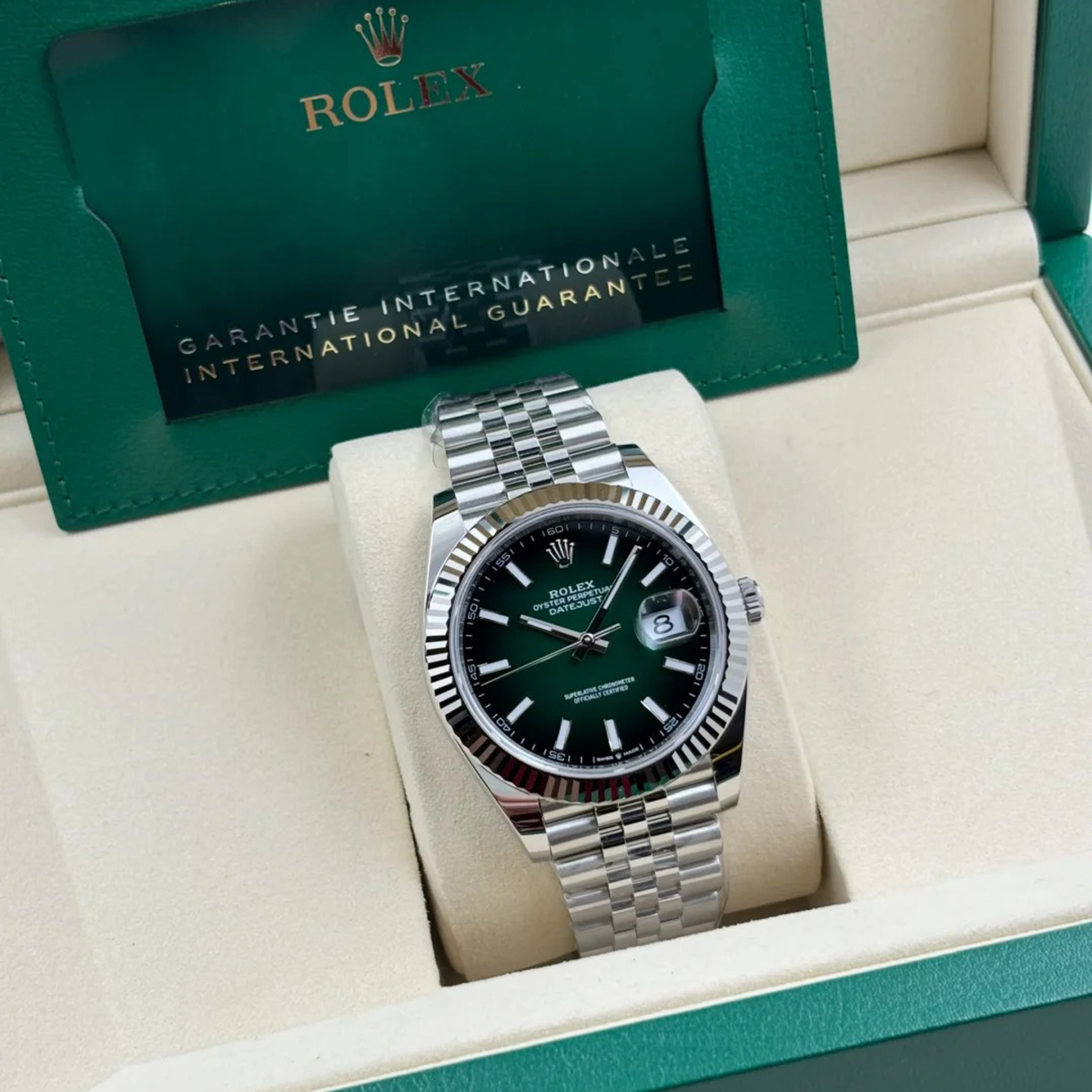 德国----【Begrenzte Stückzahl – Nur solange der Vorrat reich】Neues Modell Datejust 41 Oyster, 41 mm, Edelstahl Oystersteel und Weißgold Referenz 126334 (Ref. m126334-0034)