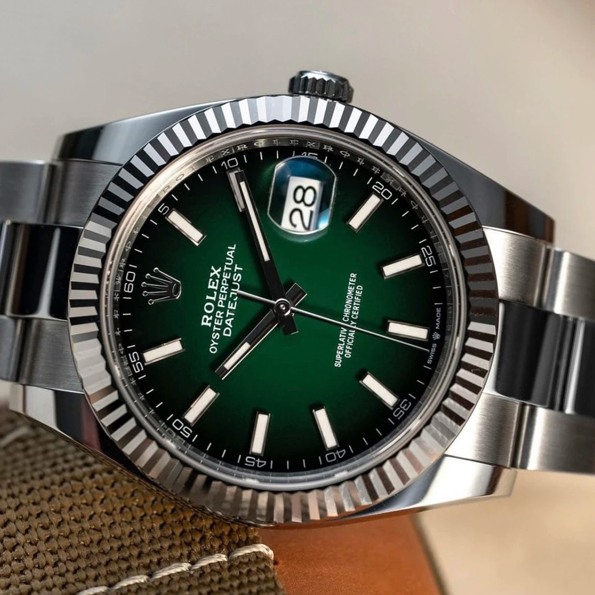 德国----【Begrenzte Stückzahl – Nur solange der Vorrat reich】Neues Modell Datejust 41 Oyster, 41 mm, Edelstahl Oystersteel und Weißgold Referenz 126334 (Ref. m126334-0034)