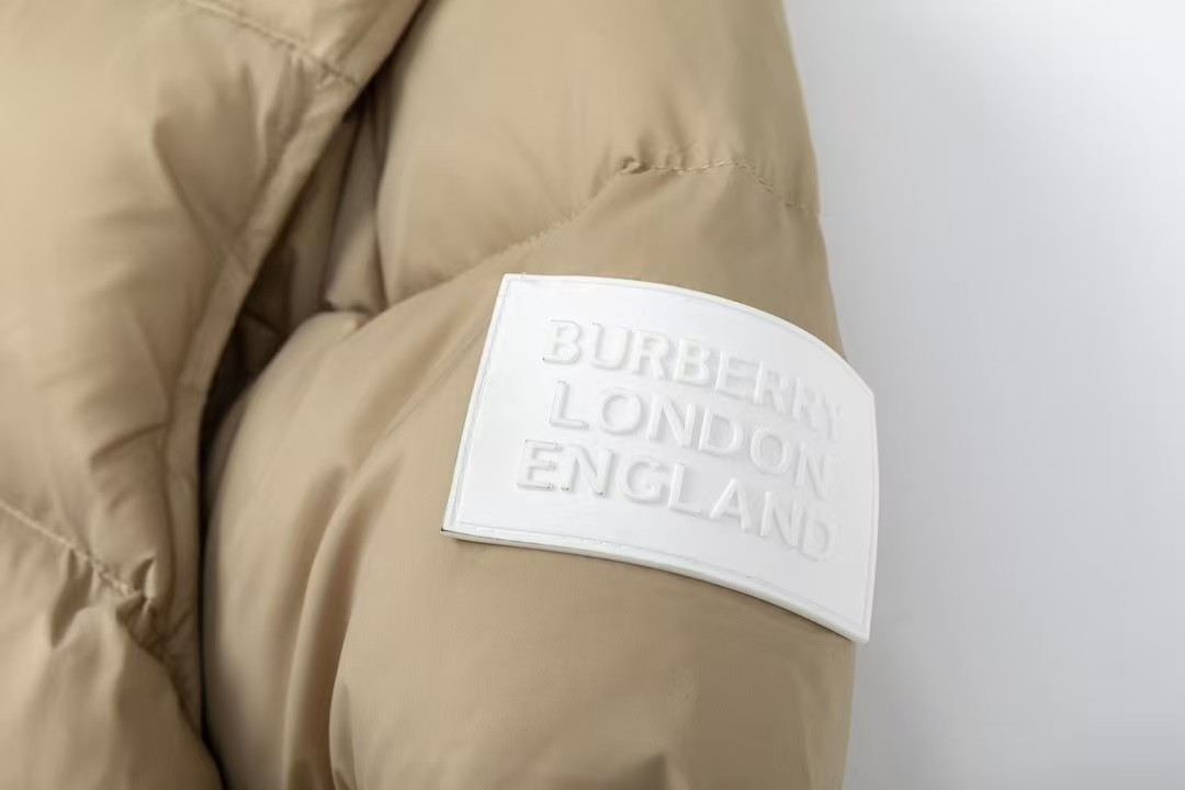 【数量限定⏳】本格防寒を、軽やかに🔥バーバリー着脱式ダウン、スタイルも保温も、自由に着脱再び入手の機会✨