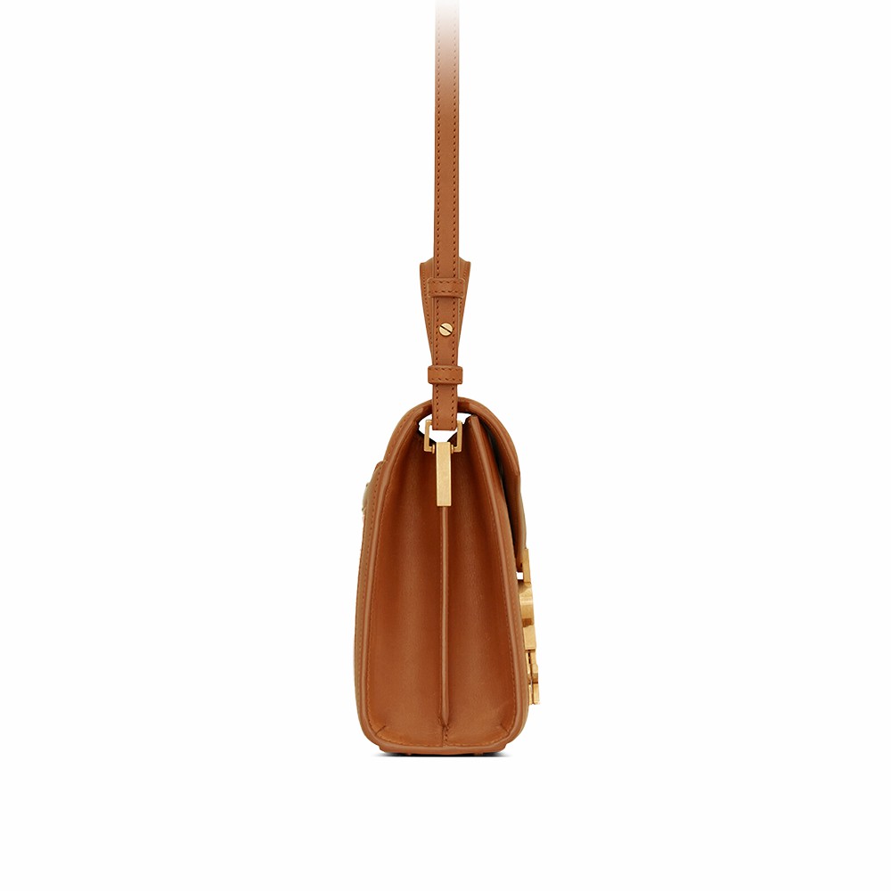 【Saint Laurent】山本美月さん同項大人気新作バッグを驚きプライスでGET！ラフィアとベジタブルタンニンレザー製 カサンドラ ミニトップハンドルバッグ