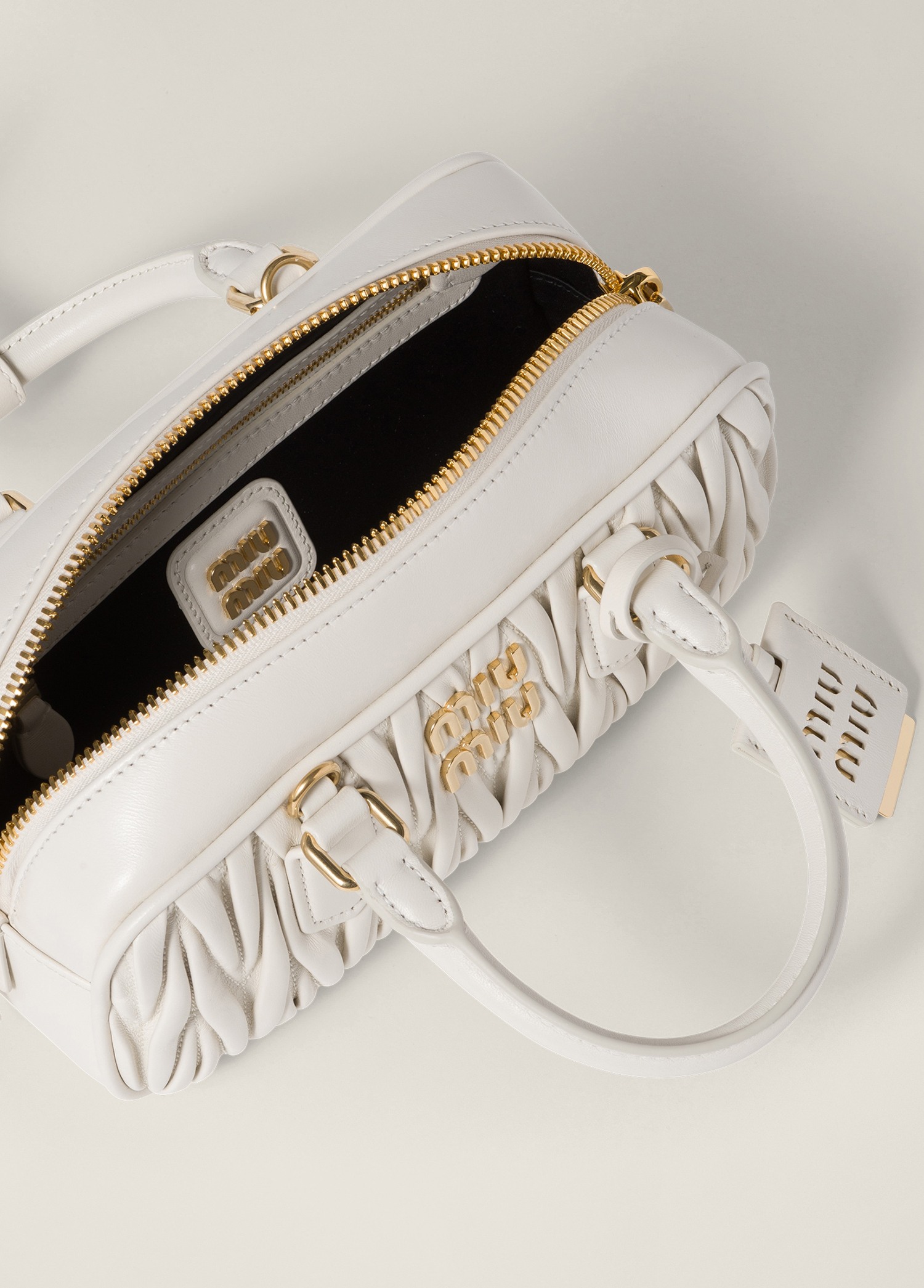 MIUMIU アルカディ マテラッセレザー バッグ