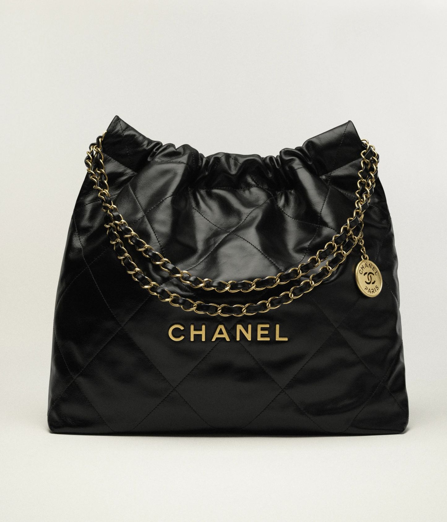 【CHANEL】VERY雑誌掲載✨通勤からデートまで💕これ一つで完結シャネル 22 ハンドバッグ👜