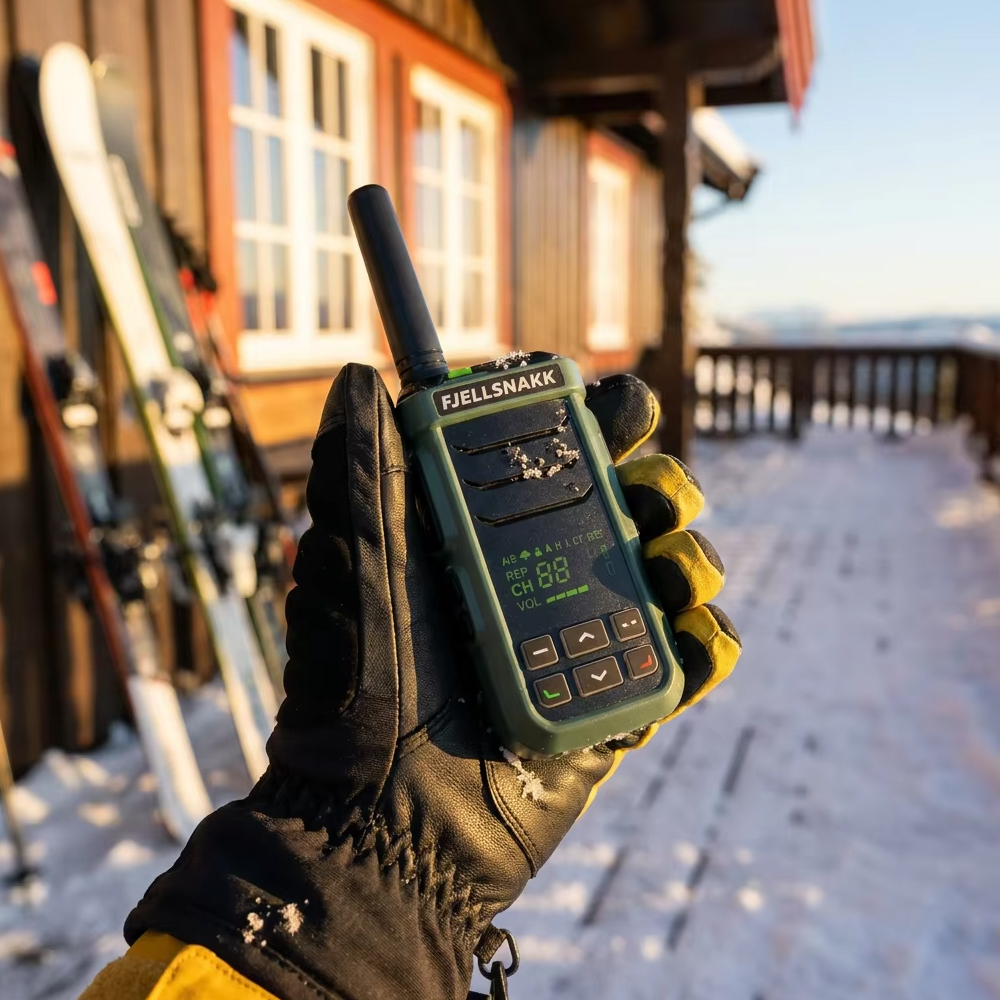 PEAKCRAG P21 Floating Walkie Talkie – IP68 Waterproof, -20°C~60°C All-Weather, Buoyant, for Boating & Outdoor Teams