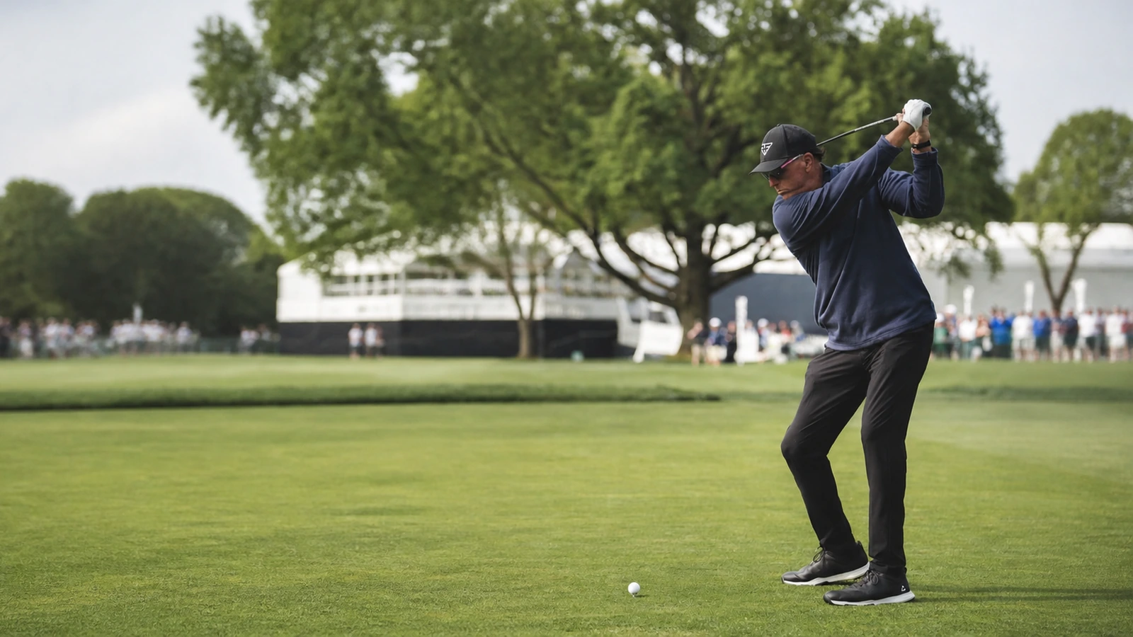Phil Mickelson wearing USWING sunglasses in tournament play