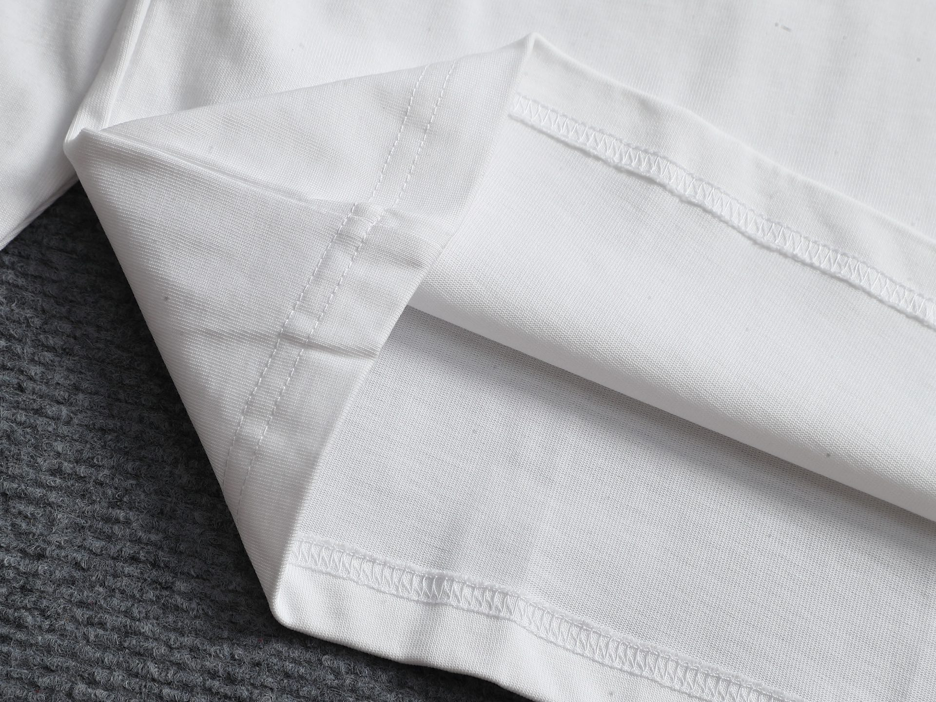 【LOEWE】刺繍長袖 T シャツ
