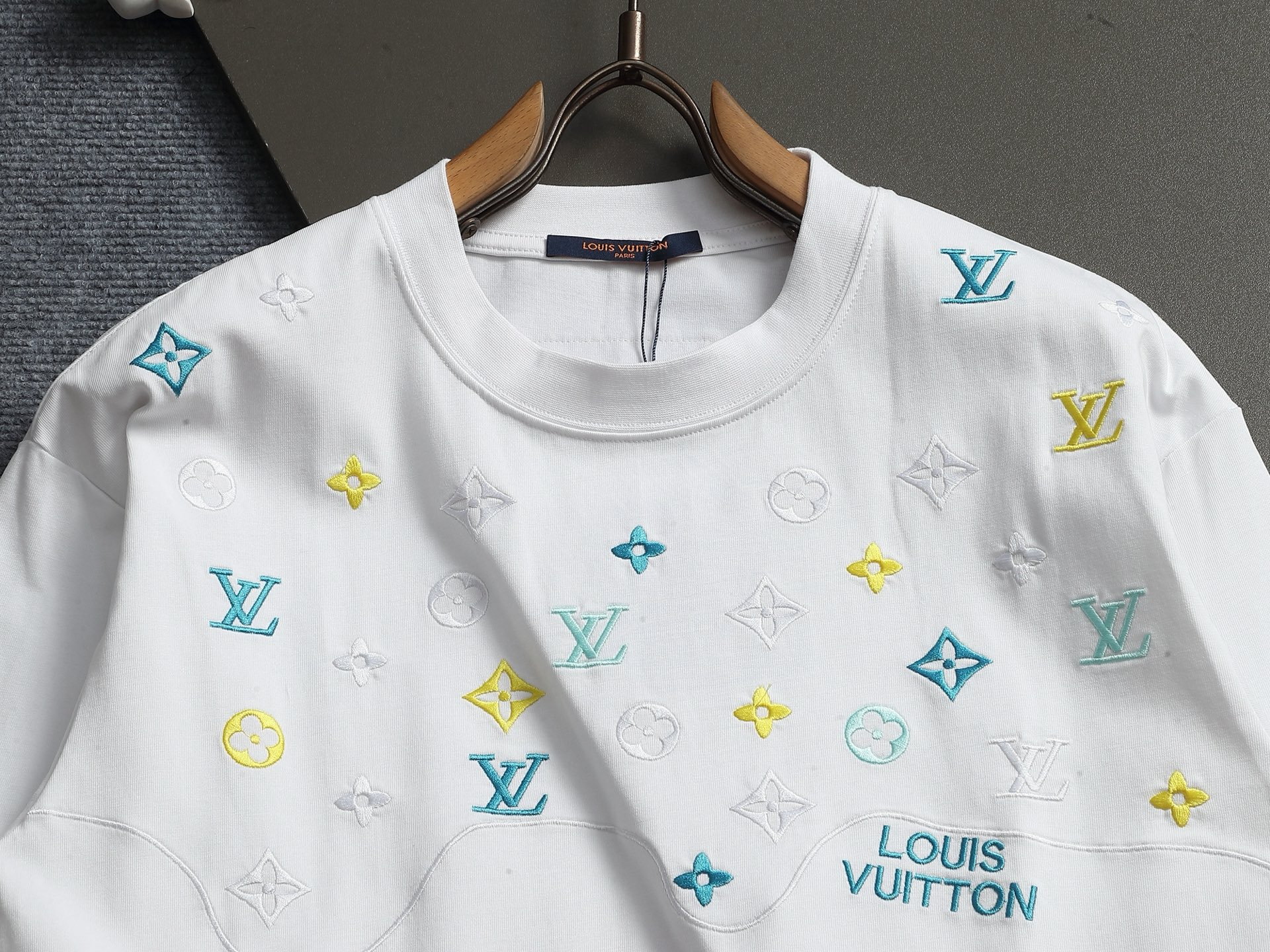 【LOUIS VUITTON】刺繍長袖 T シャツ