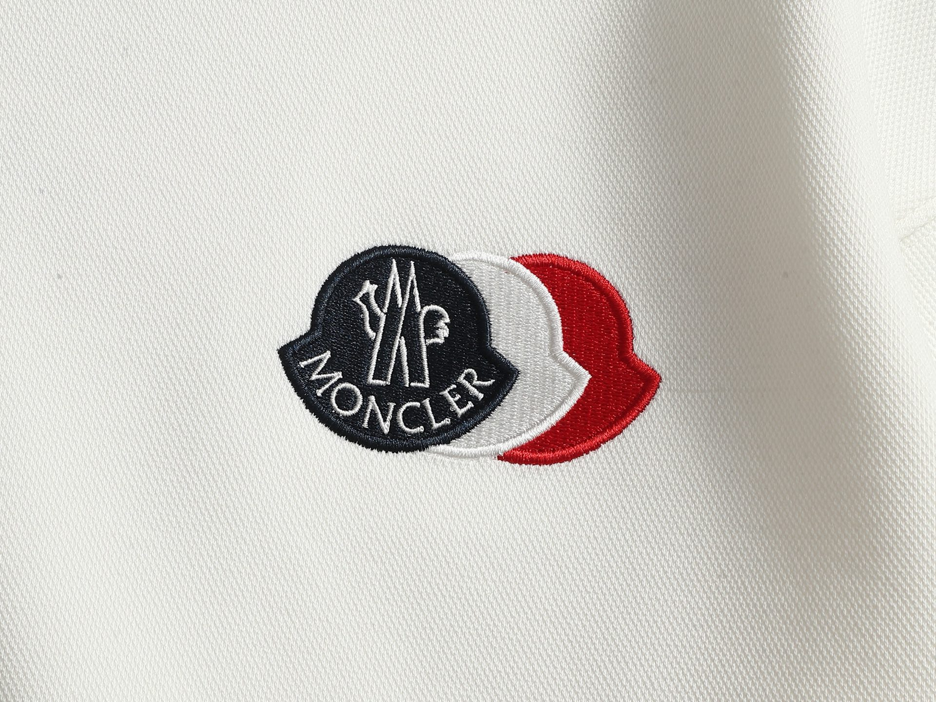【MONCLER】刺繍長袖 T シャツ