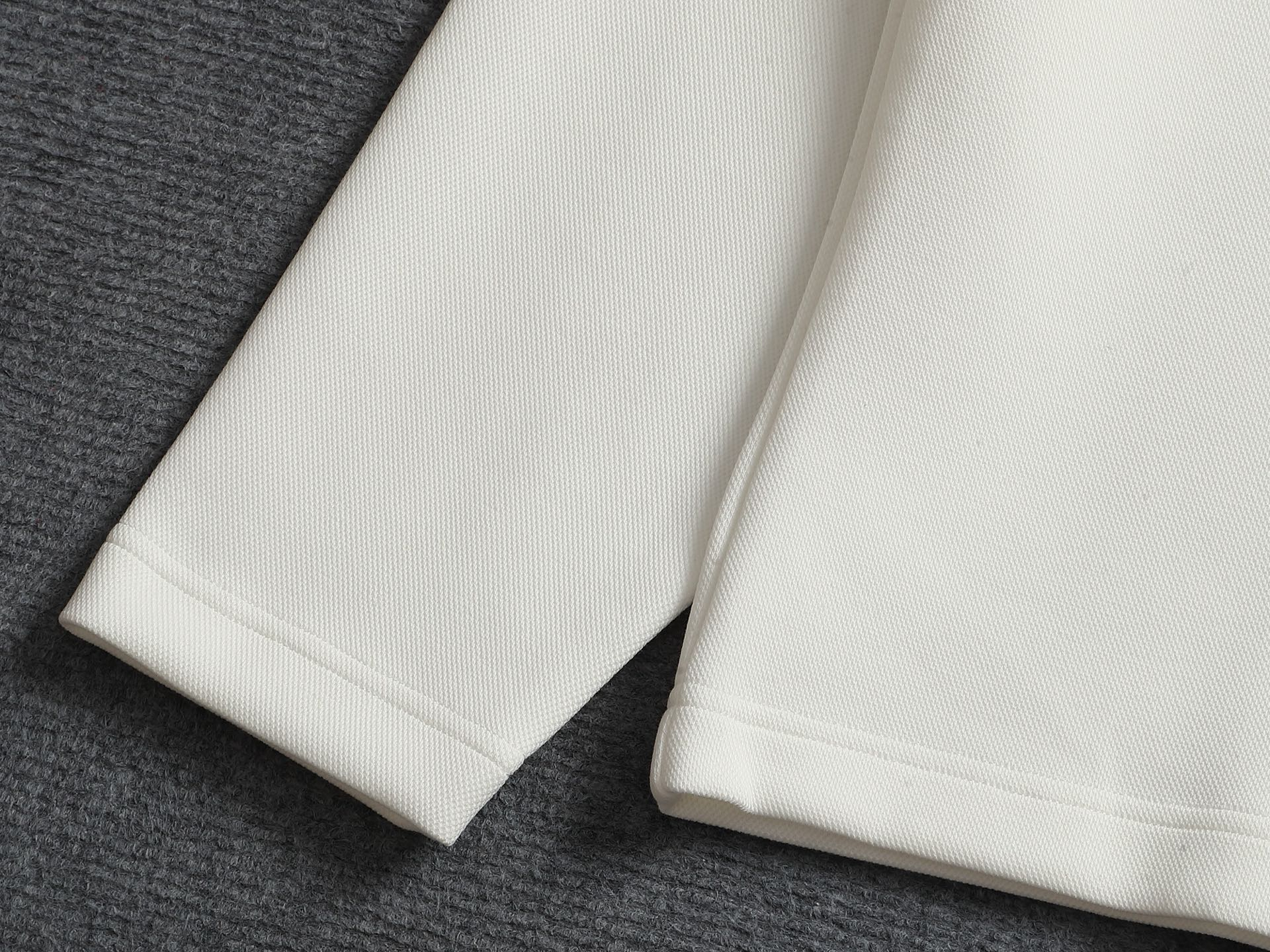【MONCLER】刺繍長袖 T シャツ