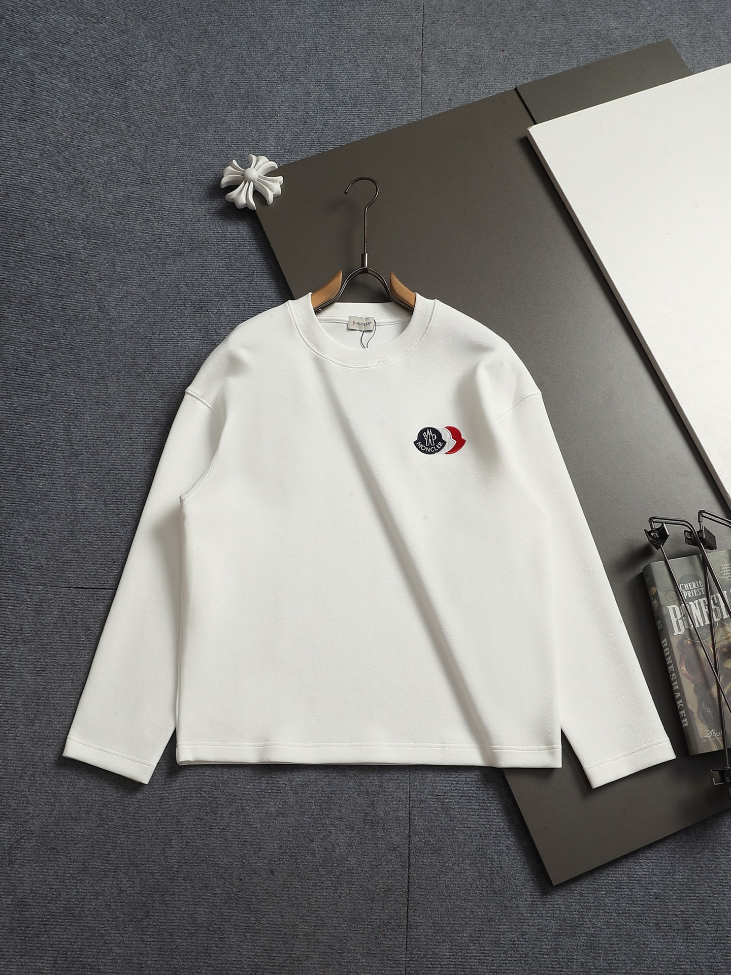 【MONCLER】刺繍長袖 T シャツ