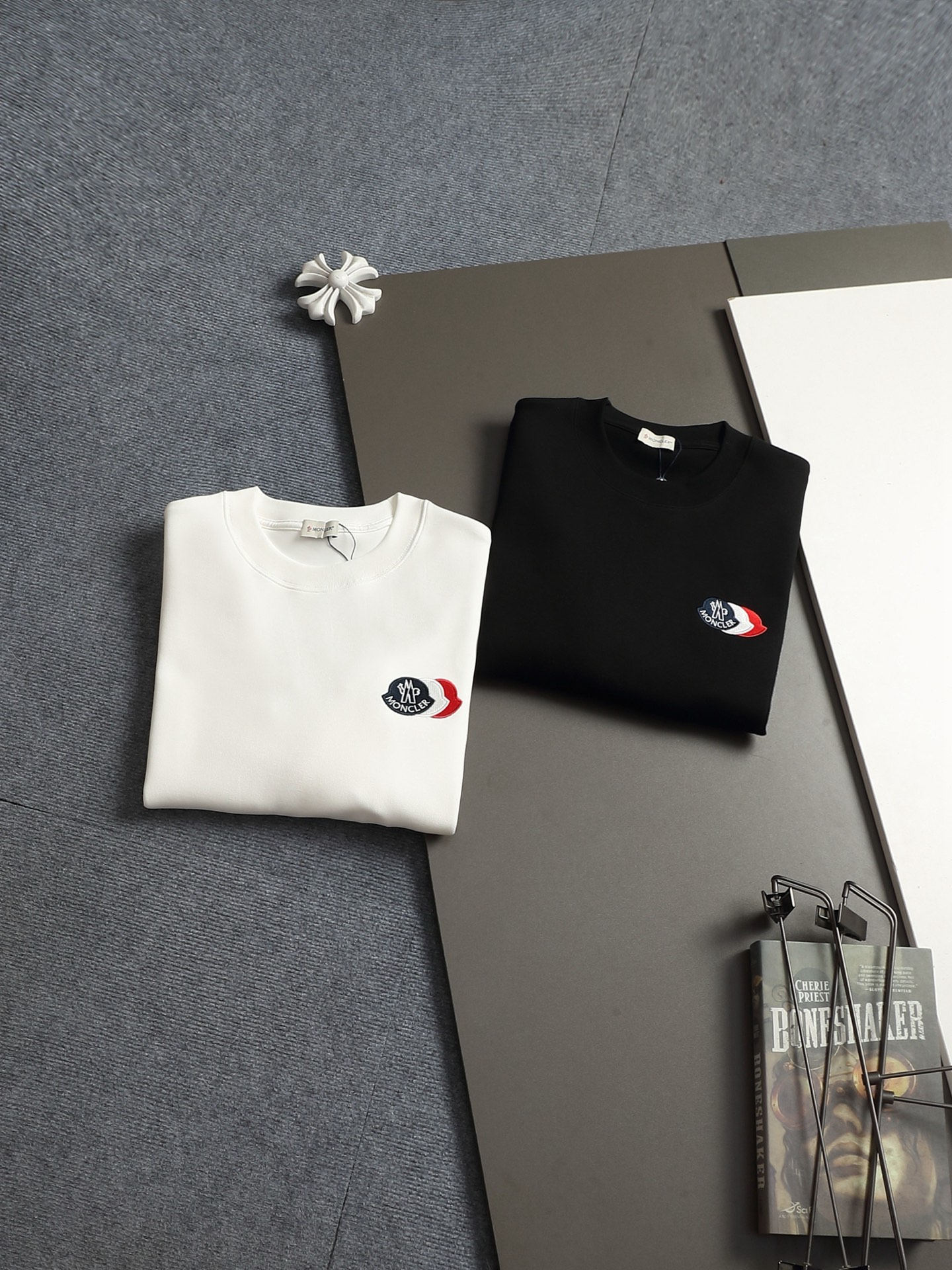 【MONCLER】刺繍長袖 T シャツ