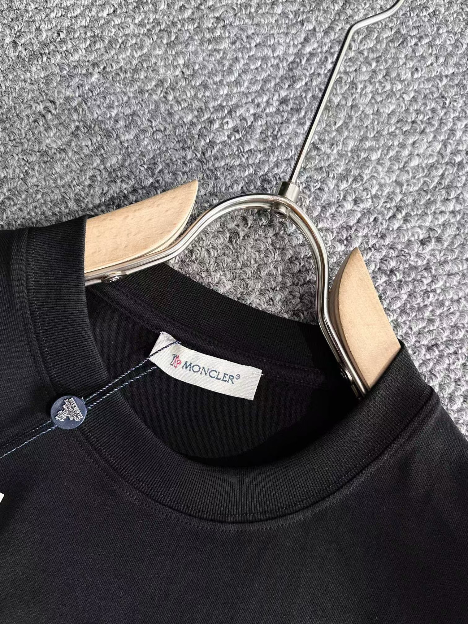 【Moncler 】（モンクレール）男女兼用、ご好評に付き再入荷！