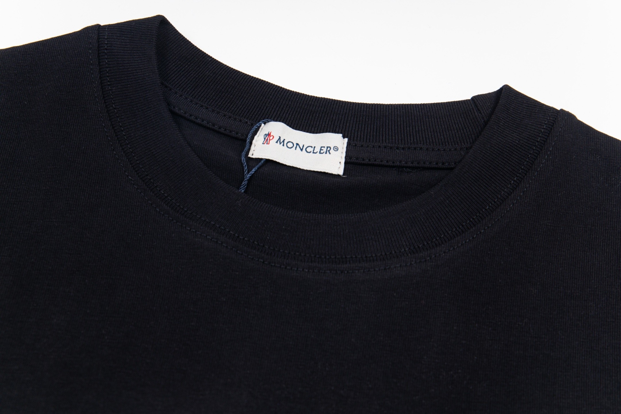 【Moncler 】（モンクレール）半袖Tシャツ 男女兼用、ご好評に付き再入荷！