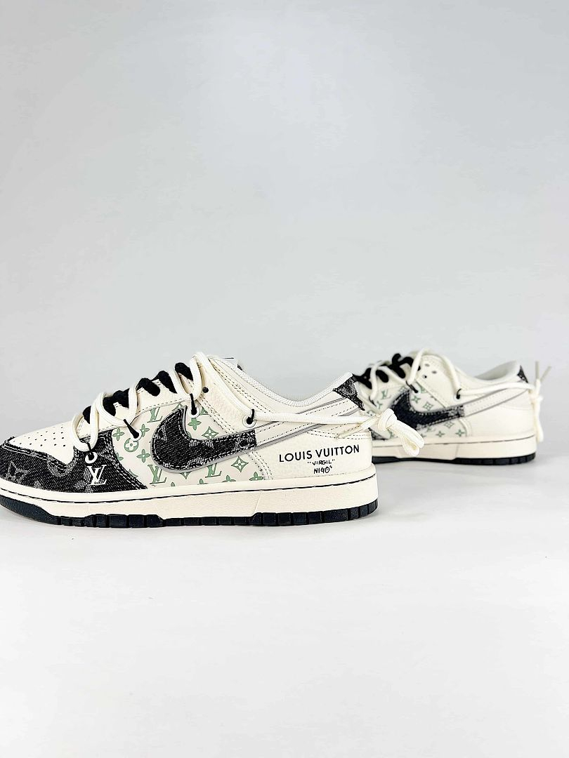 LOUIS VUITTON × NIKE DUNK SB LOW スニーカー