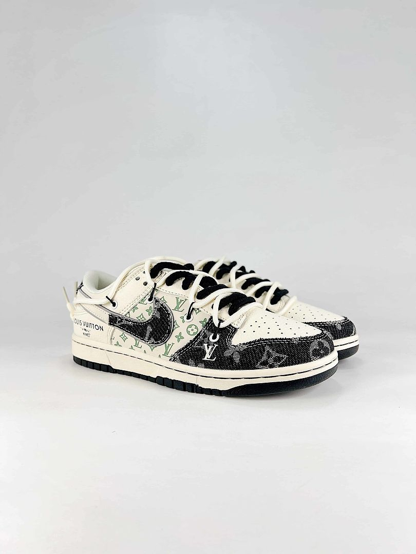 LOUIS VUITTON × NIKE DUNK SB LOW スニーカー
