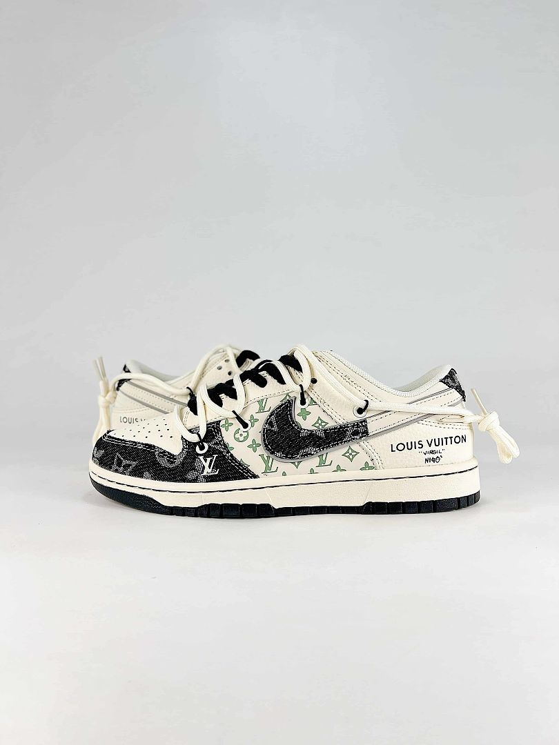 LOUIS VUITTON × NIKE DUNK SB LOW スニーカー