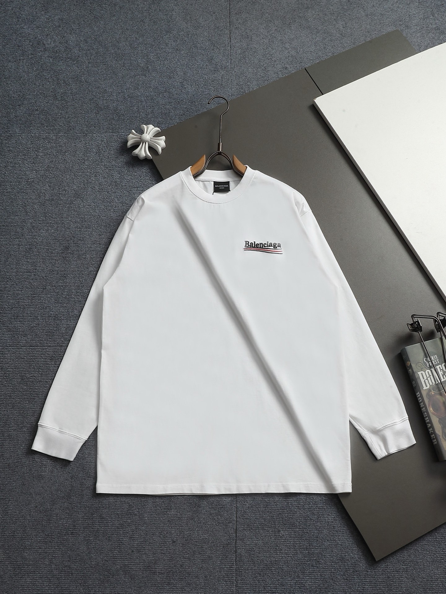 【BALENCIAGA】刺繍長袖 T シャツ