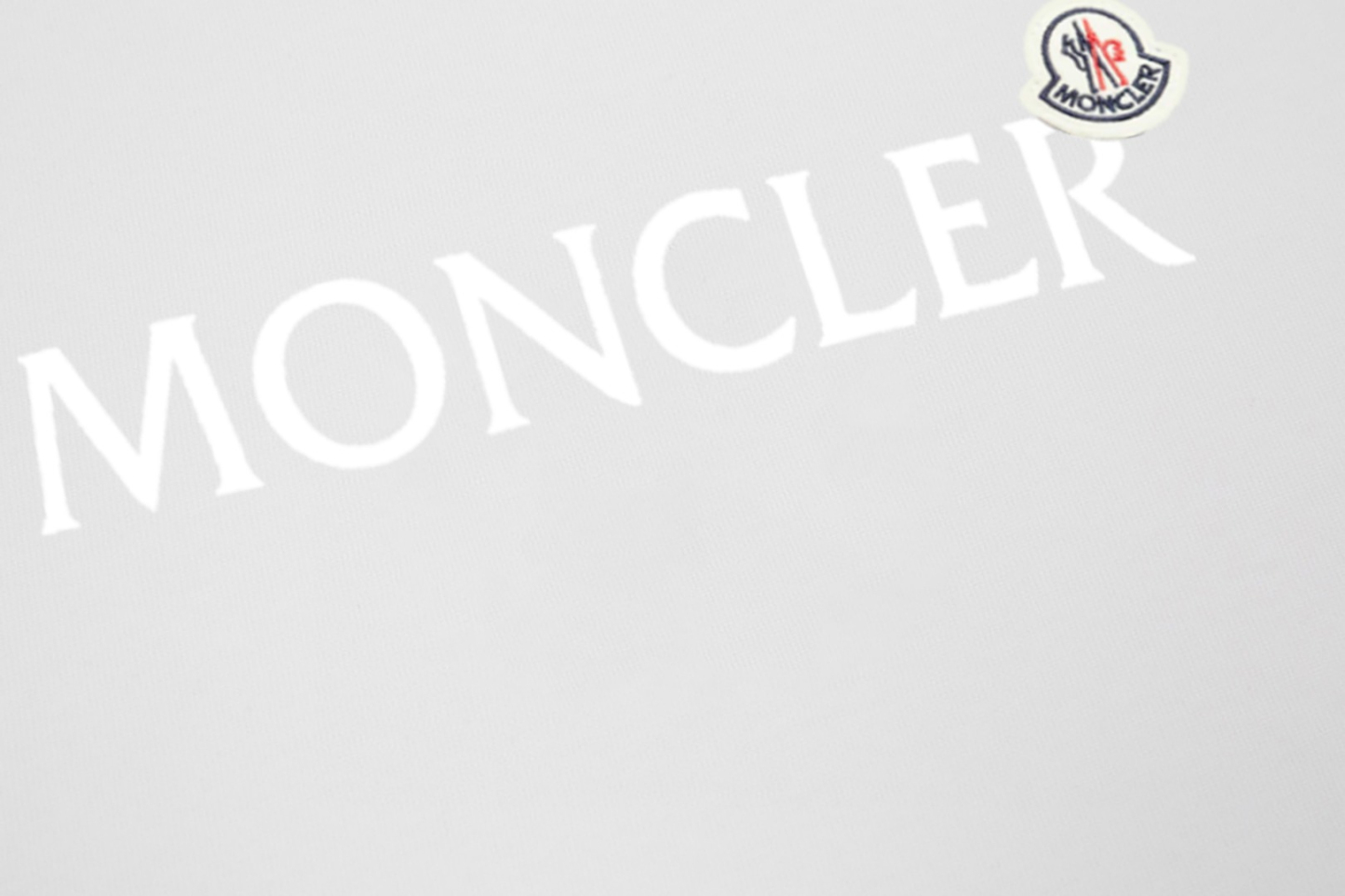 【MONCLER】プリント長袖 T シャツ