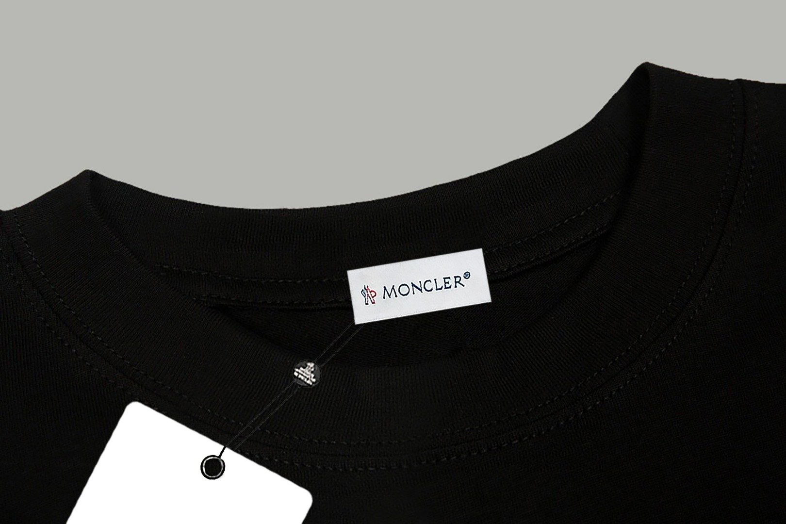 【MONCLER】プリント長袖 T シャツ