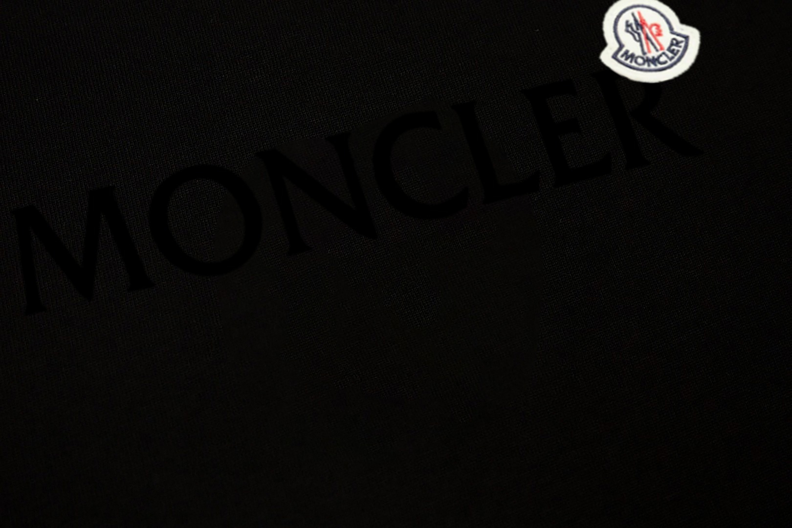 【MONCLER】プリント長袖 T シャツ