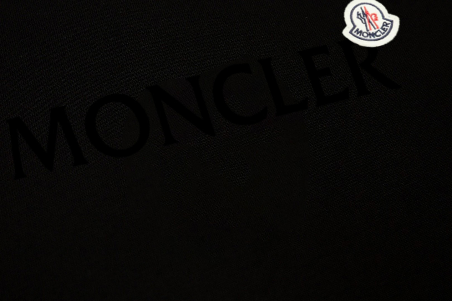 【MONCLER】プリント長袖 T シャツ