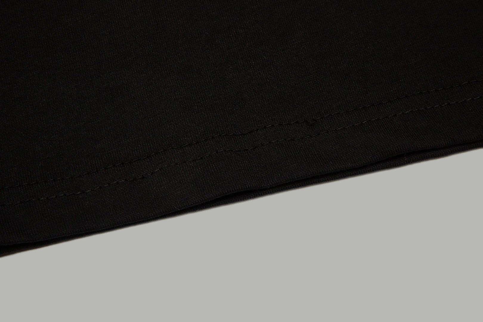 【MONCLER】プリント長袖 T シャツ
