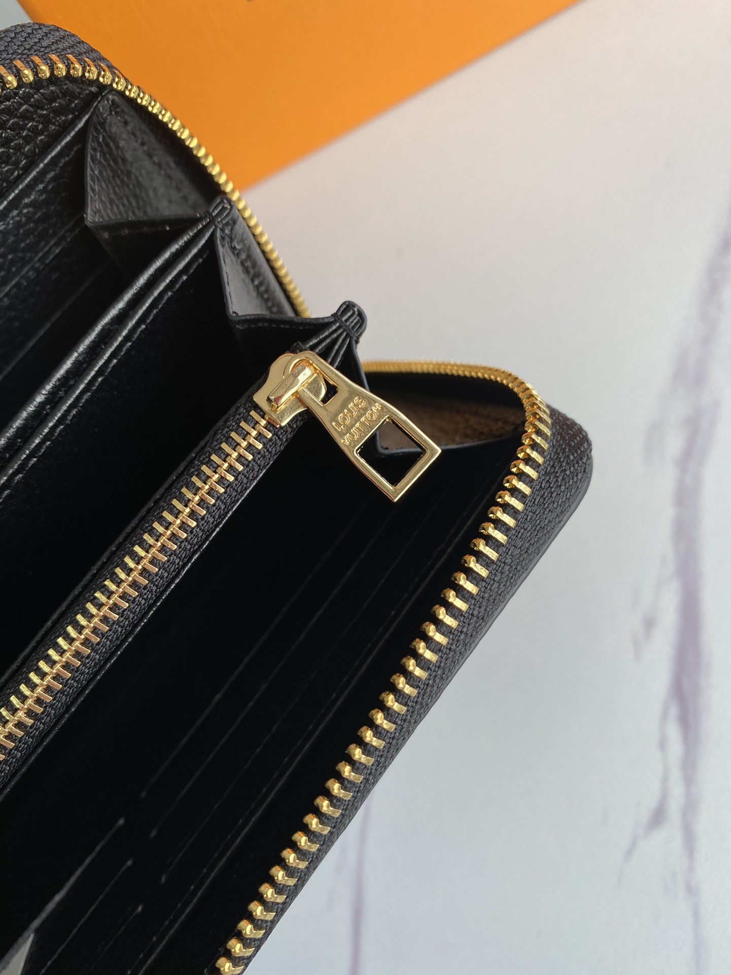 LOUIS VUITTON ルイヴィトン CRAFTY 財布 M69698