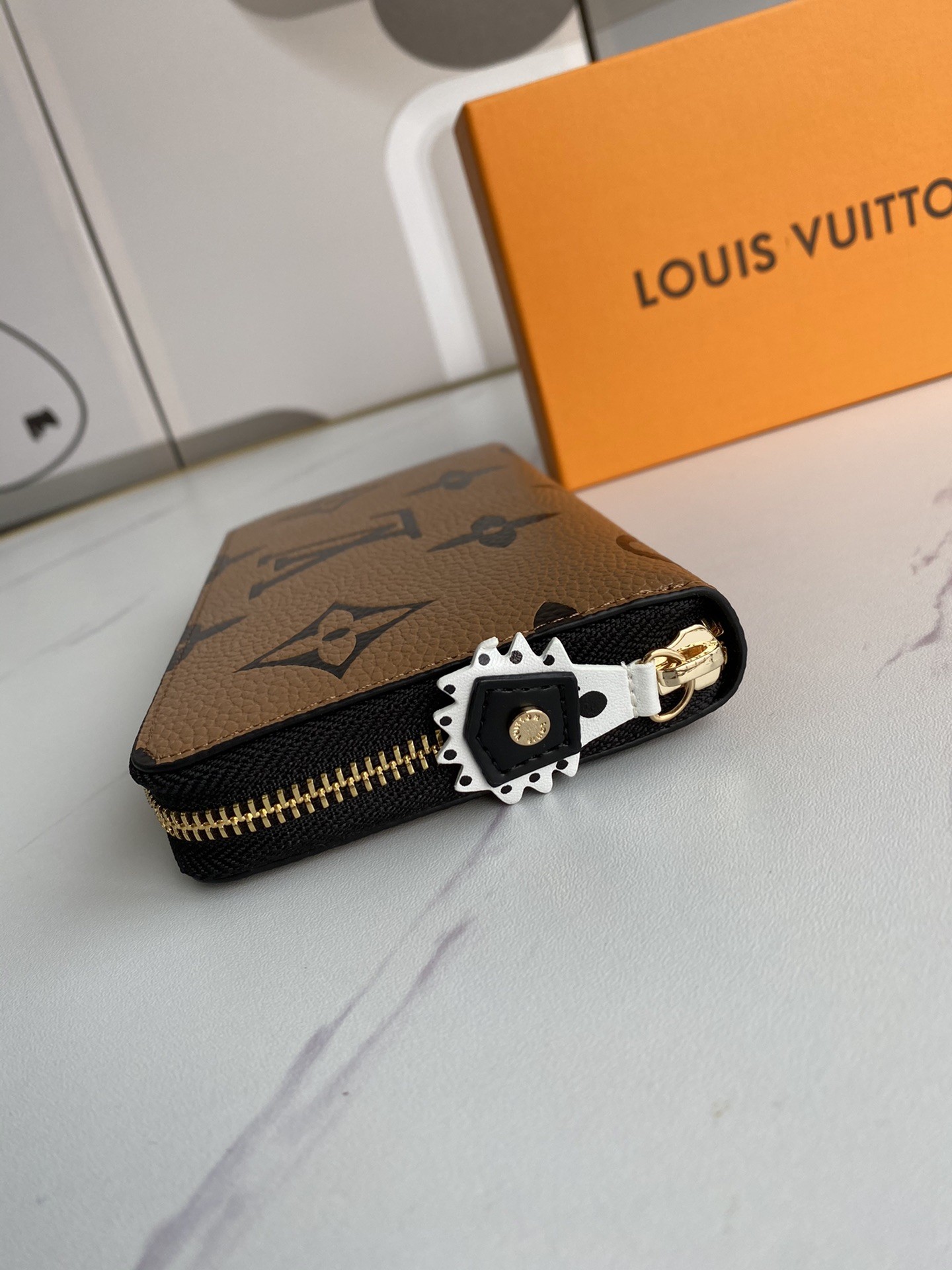 LOUIS VUITTON ルイヴィトン CRAFTY 財布 M69698