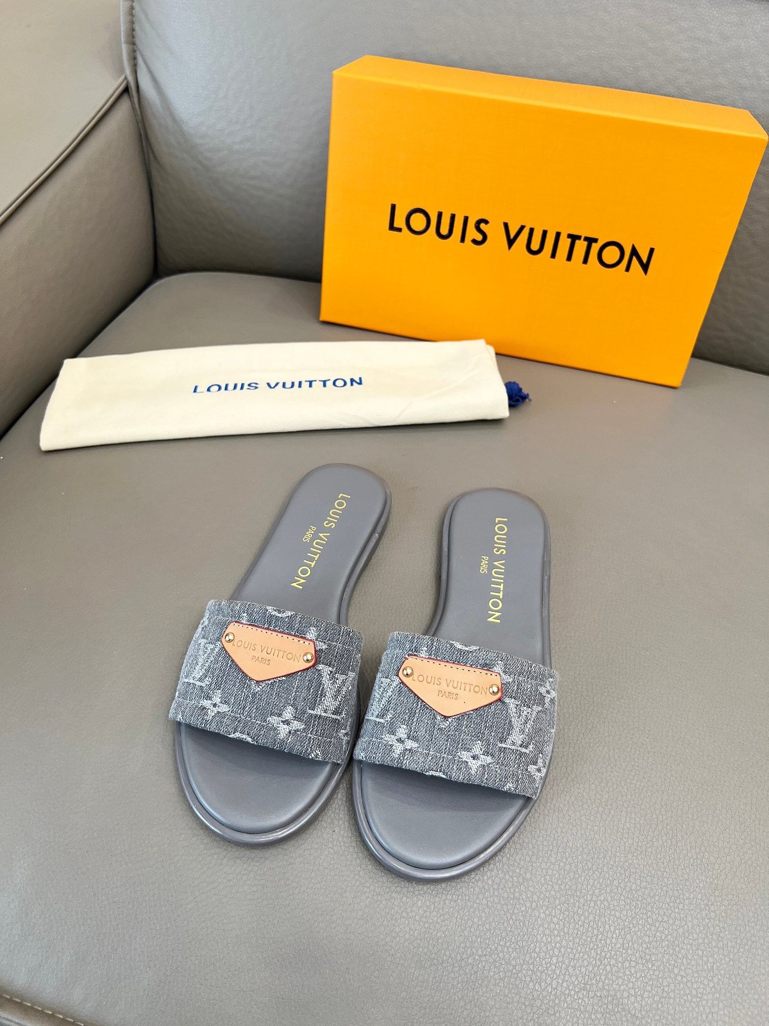 【LOUIS VUITTON】LILY フラットスライドサンダル