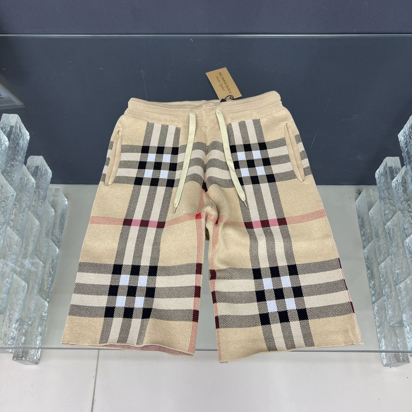 【BURBERRY】ショートパンツ