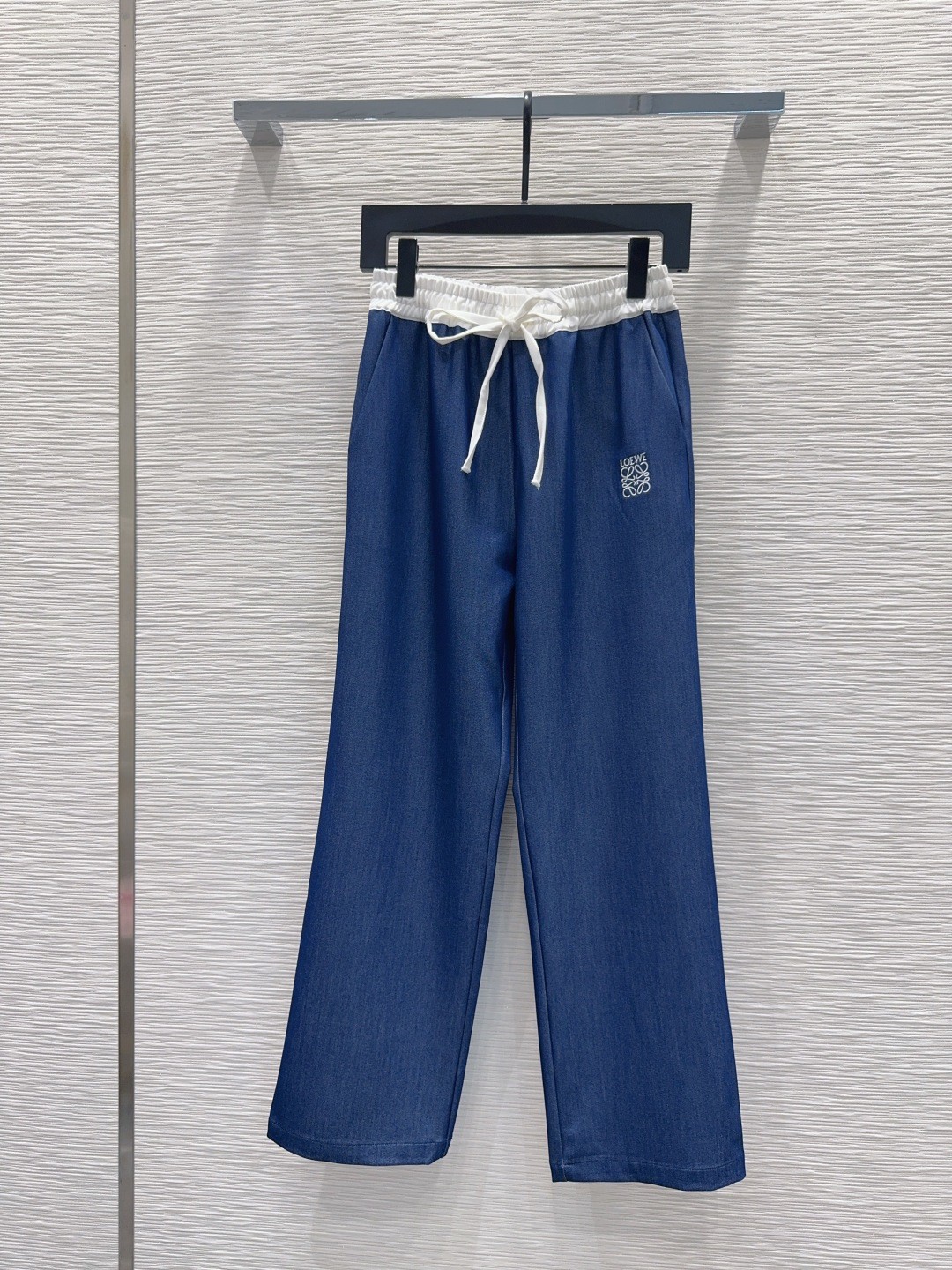 【LOEWE】ストレートデニムパンツ