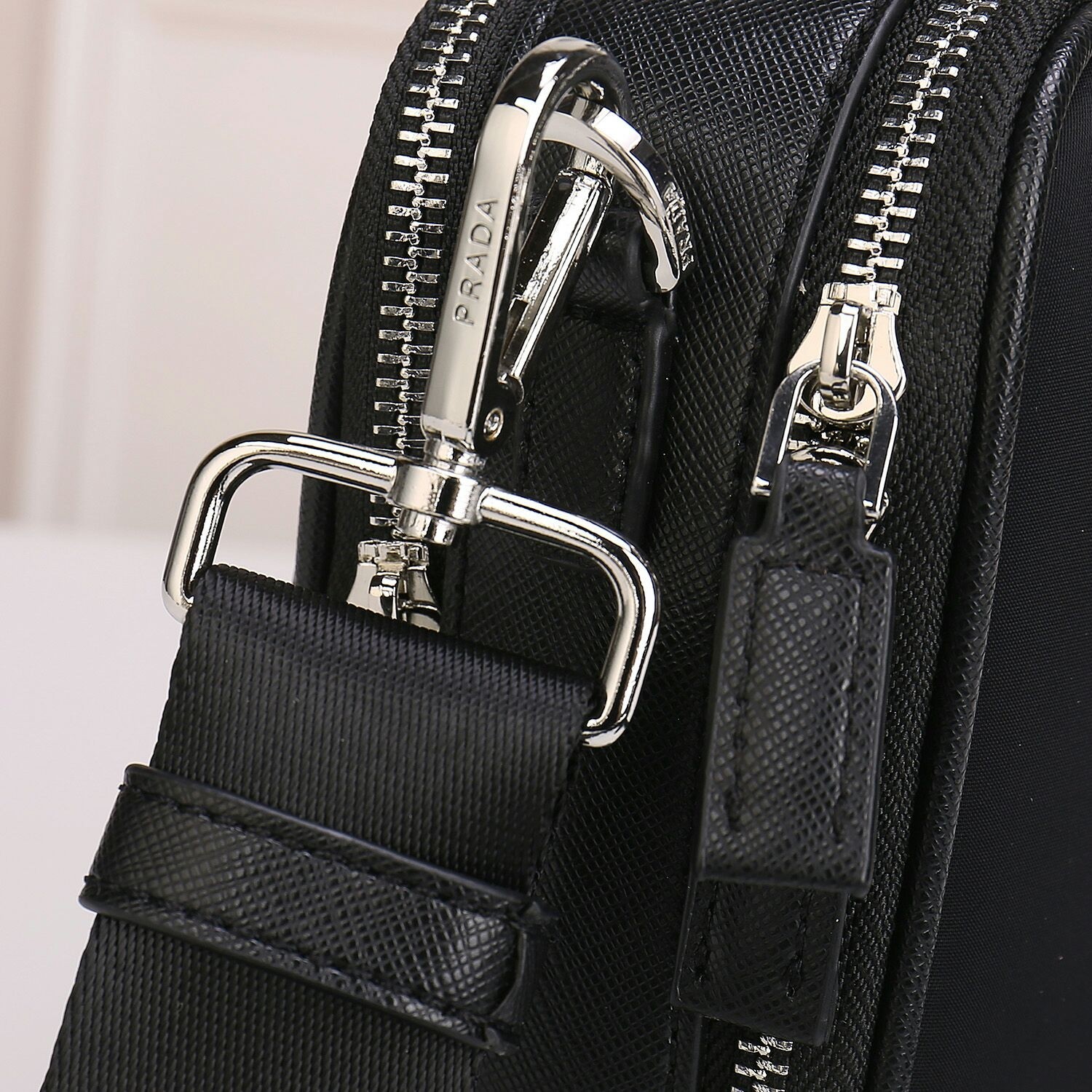 PRADA  ナイロンブリック クロスボディバッグ