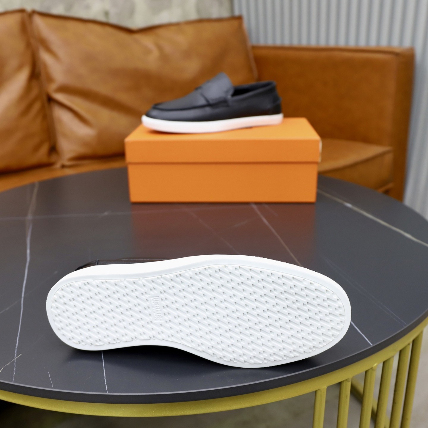 HERMES メンズ本革ローファー 白ソール スリッポン