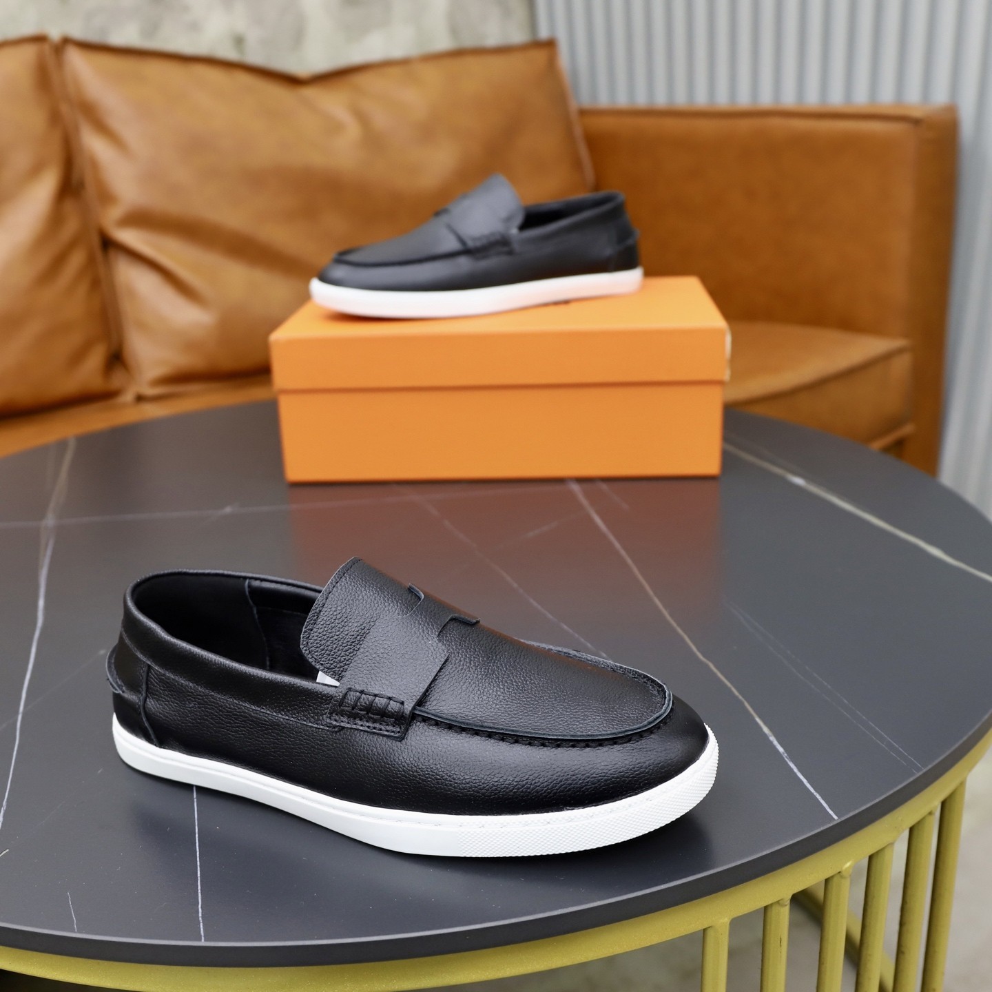 HERMES メンズ本革ローファー 白ソール スリッポン