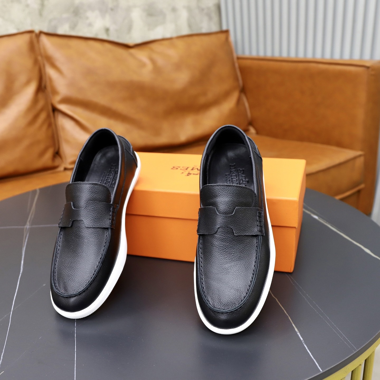 HERMES メンズ本革ローファー 白ソール スリッポン