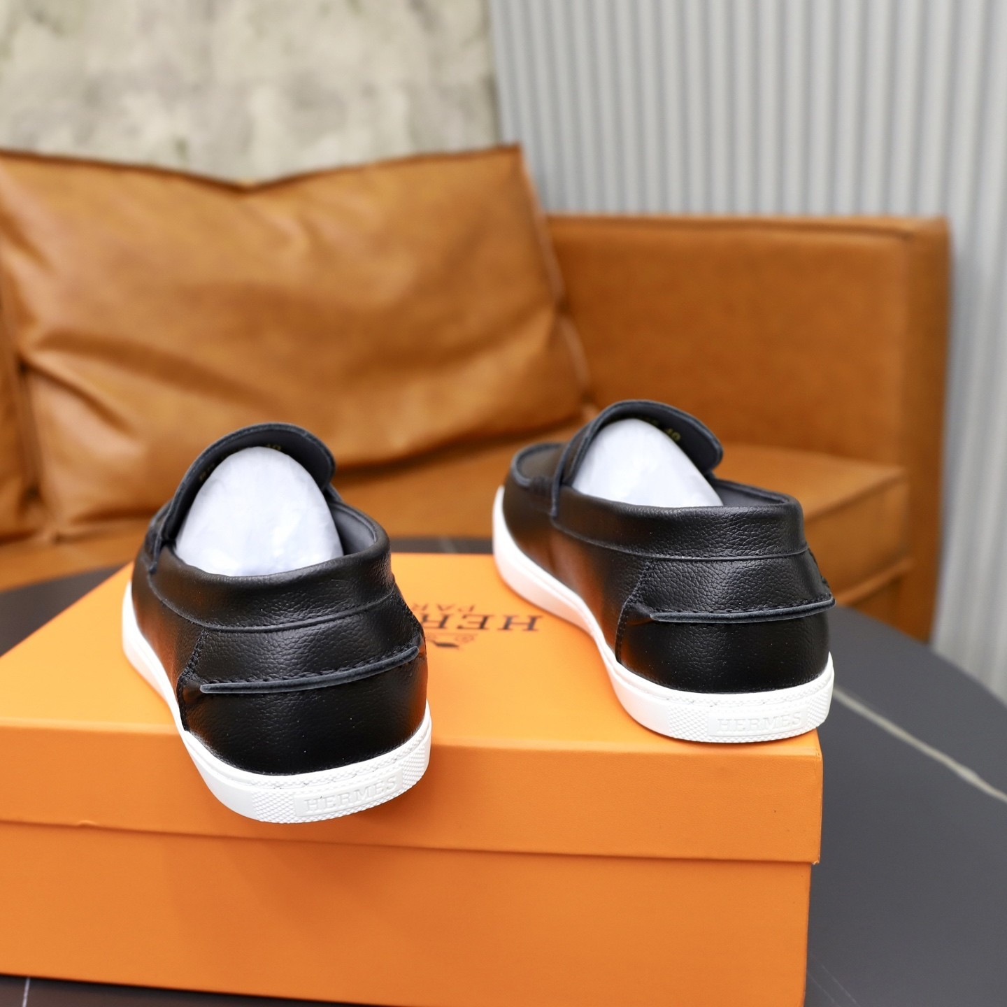 HERMES メンズ本革ローファー 白ソール スリッポン